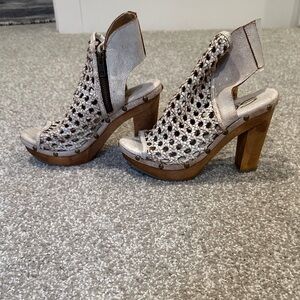 Sbicca Women's Cream and Brown Heeled Sandals-7